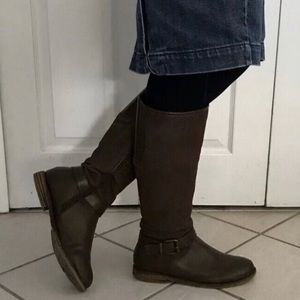 Women’s brown boots